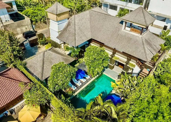 Lovely 5br-villa By Rock-str At The Heart Of Just 5min Walk To The Villa Canggu