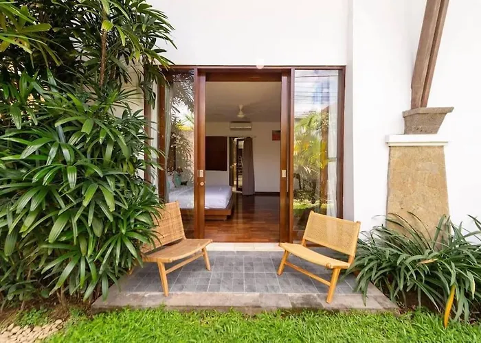 Lovely 5br-villa By Rock-str At The Heart Of Just 5min Walk To The Villa Canggu