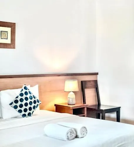 Villa Lovely 5br-villa By Rock-str At The Heart Of Just 5min Walk To The