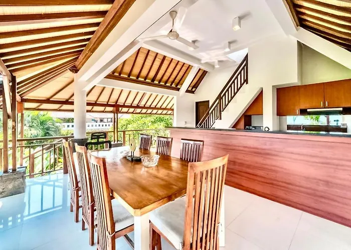 Lovely 5br-villa By Rock-str At The Heart Of Just 5min Walk To The Canggu